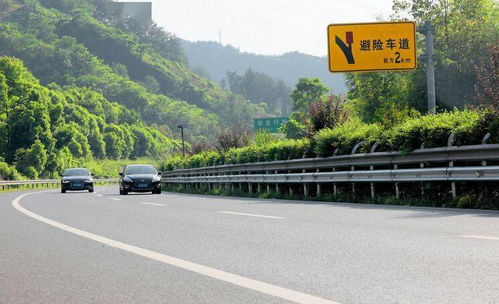 全國(guó)首創(chuàng) 重慶高速公路中央分隔帶安全門(mén)，為普通貨運(yùn)安全加碼