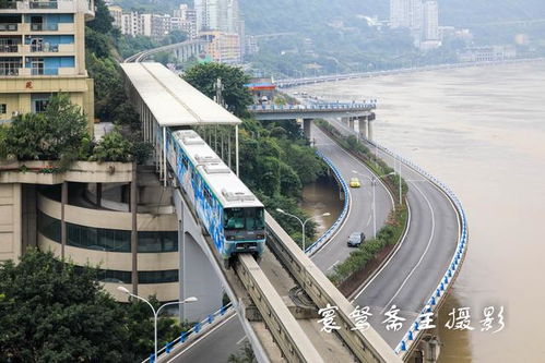 洪峰過境重慶 磁器口與洪崖洞變澤國(guó)，南濱路沖鋒舟穿梭